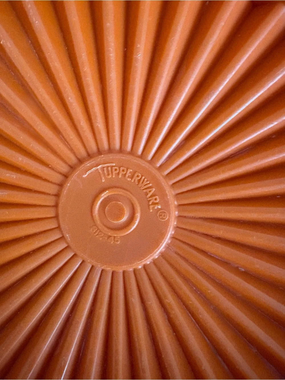 Vintage 1970s Tupperware Servalier 886 Bowls Sunburst Lids Set of 2